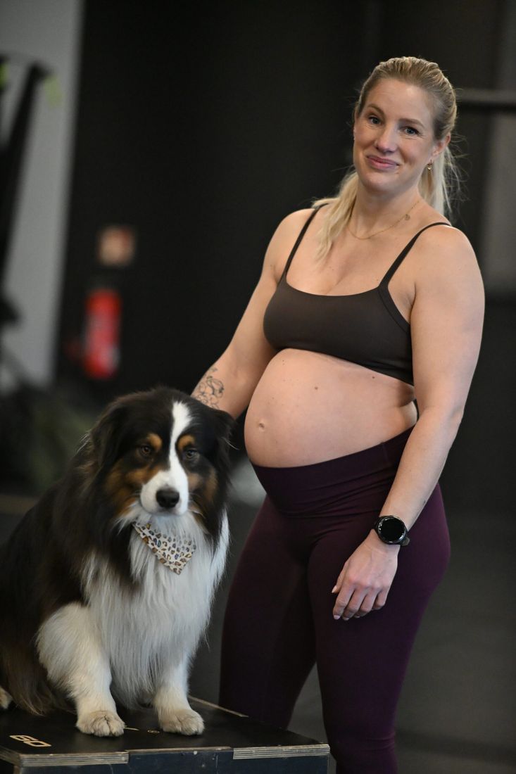 Malin Pettersson schwanger mit ihrem Hund